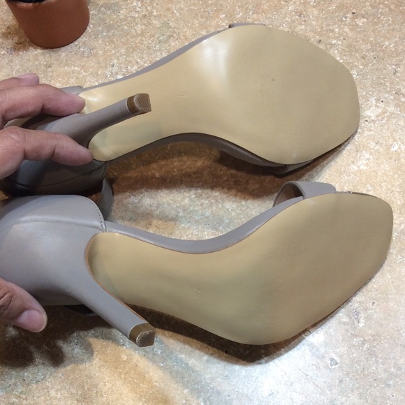 NEIMAN MARCUS LEATHER ANKLE STRAP HEELS - Picture 6 of 8